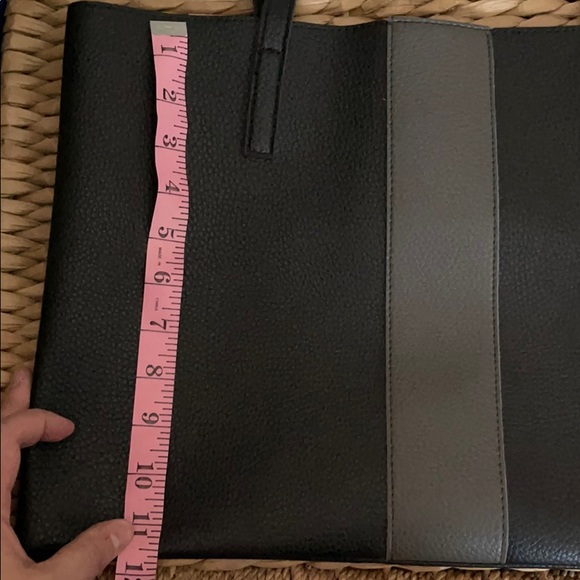 Vince Camuto black bag with grey stripe - Picture 7 of 7